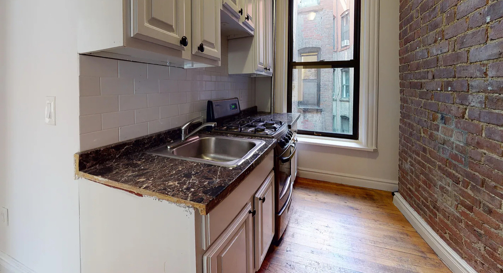 East 91st Street - Photo 7