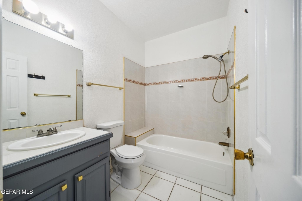 11648 Lake Erie Drive - Photo 13