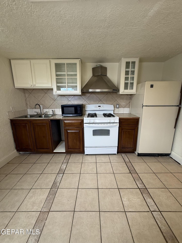 1018 Lakewood Road - Photo 5