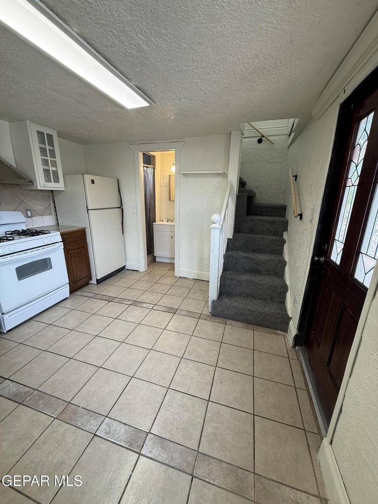 1018 Lakewood Road - Photo 6