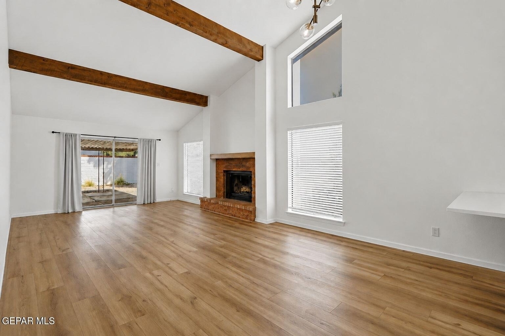 5205 Valley Spring Way - Photo 8