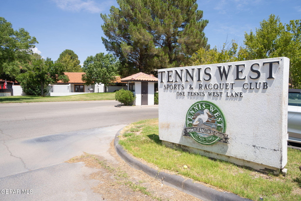 5205 Valley Spring Way - Photo 4