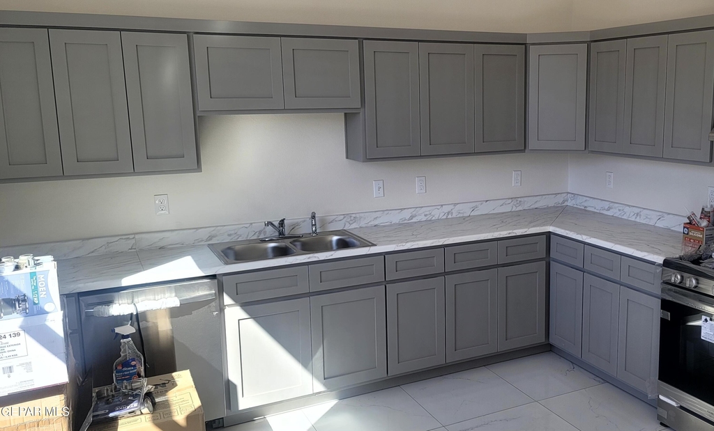 225 Antone Street - Photo 2