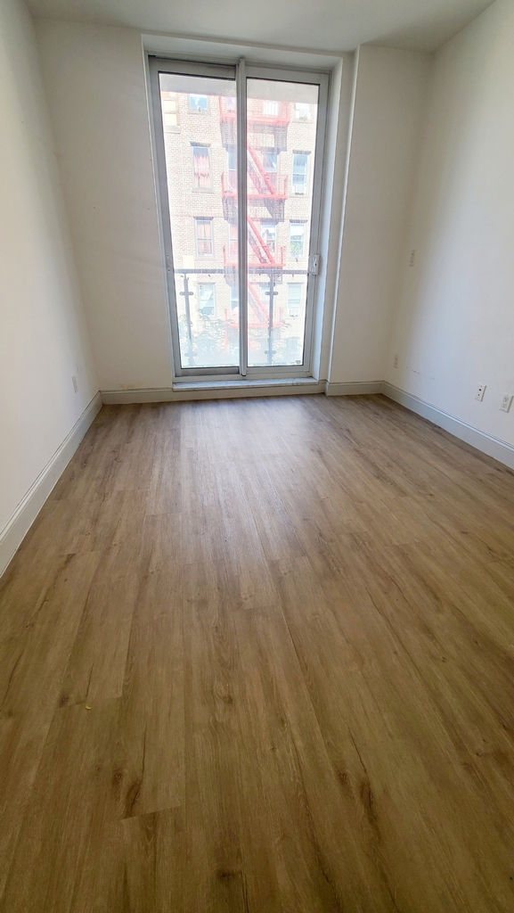 89th Avenue & 162nd Street - Photo 10