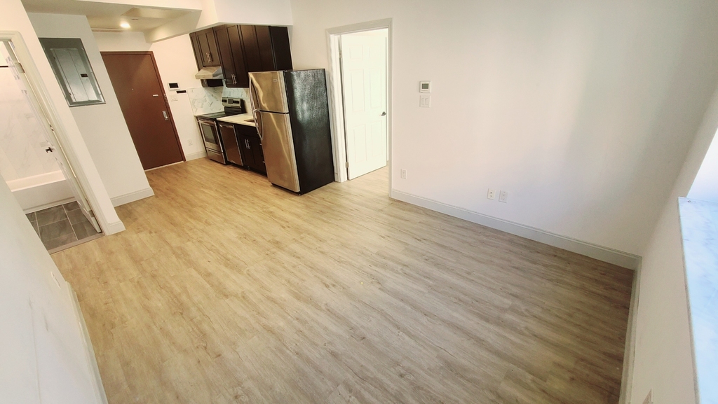89th Avenue & 162nd Street - Photo 4