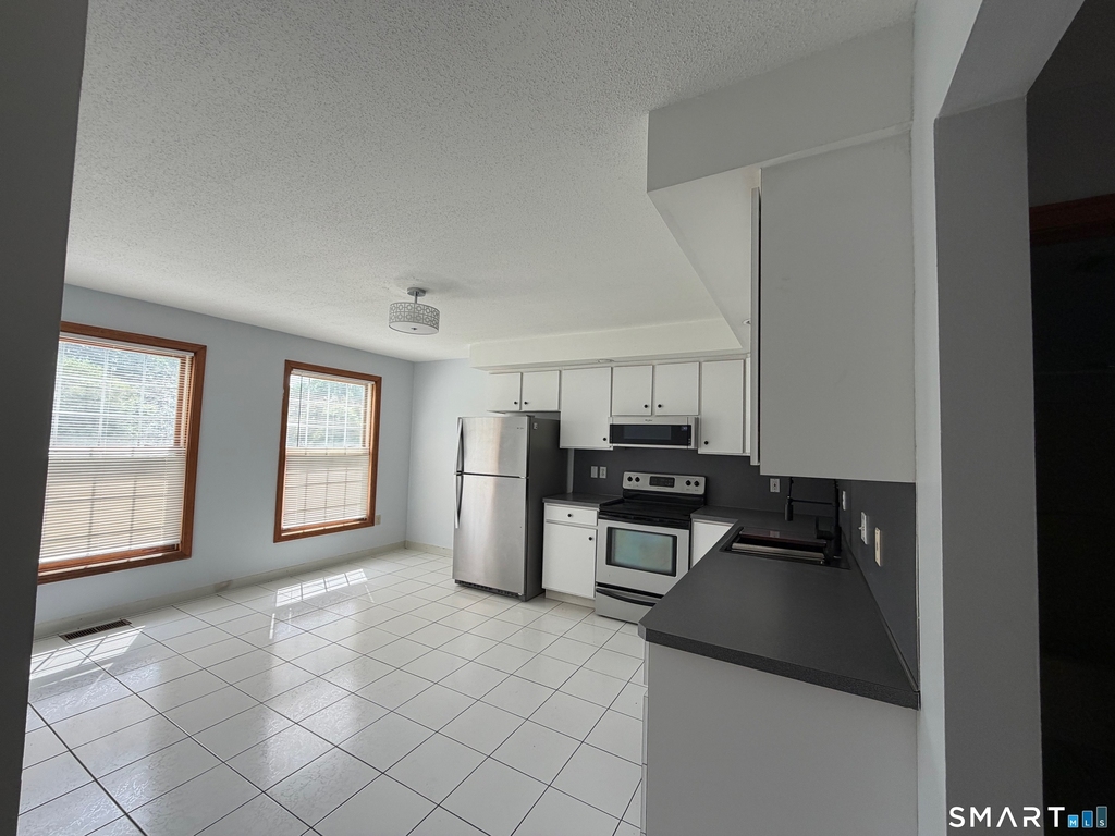 1539 Farmington Avenue - Photo 4