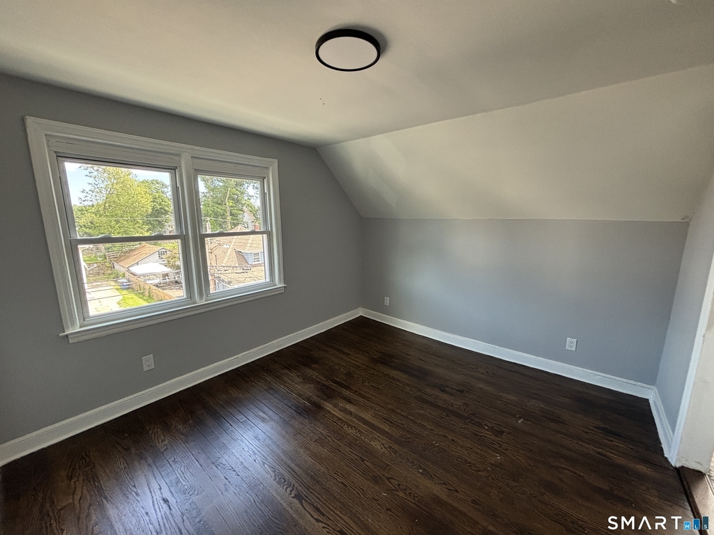 231 Goddard Avenue - Photo 3