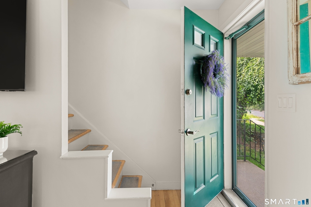 245 Sunnyridge Avenue - Photo 2
