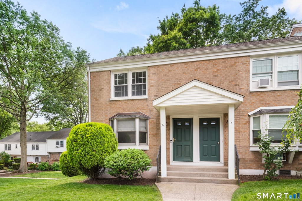 245 Sunnyridge Avenue - Photo 0