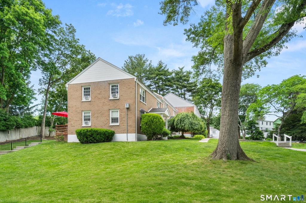 245 Sunnyridge Avenue - Photo 16