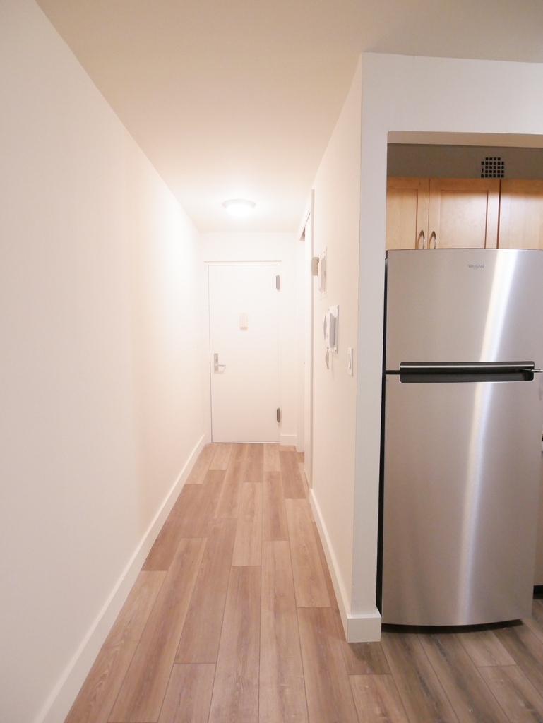 359 East 62nd Street - Photo 9