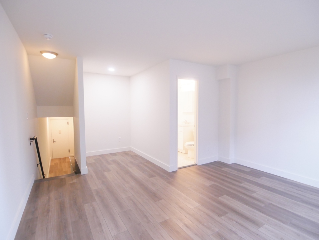 359 East 62nd Street - Photo 5