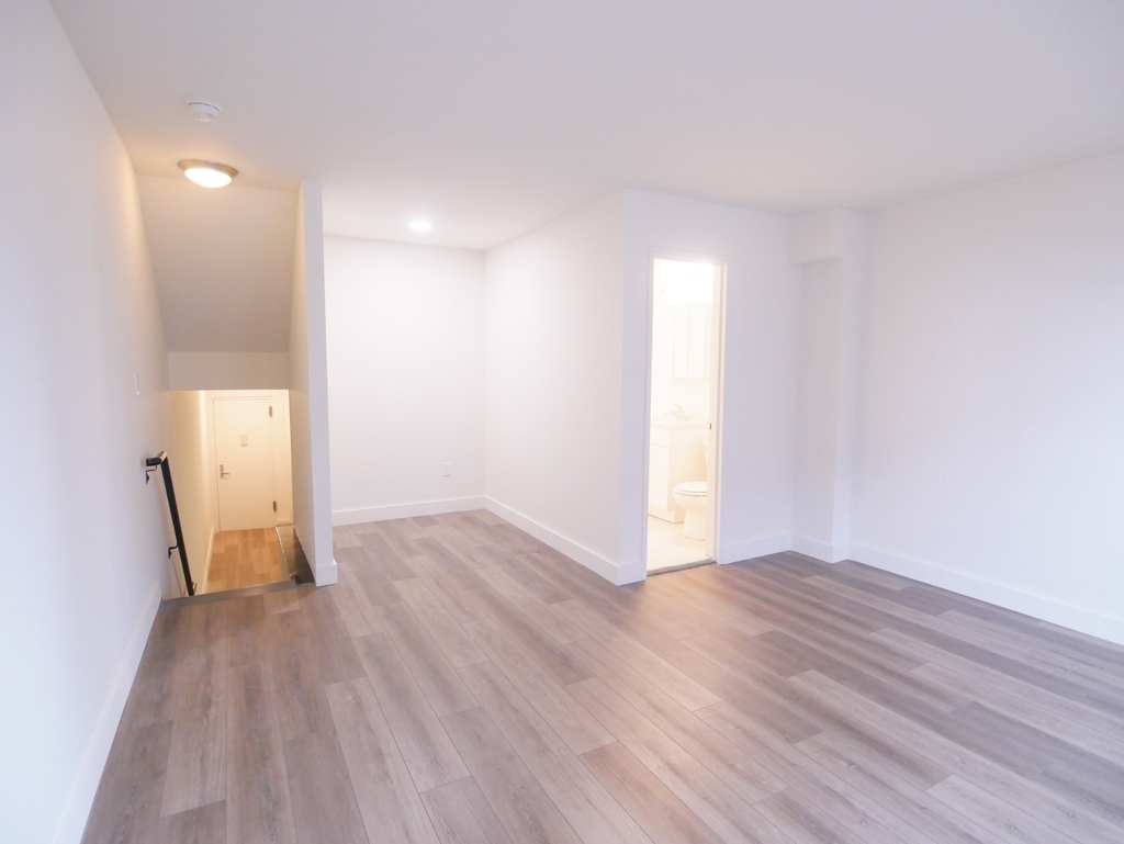 359 East 62nd Street - Photo 2