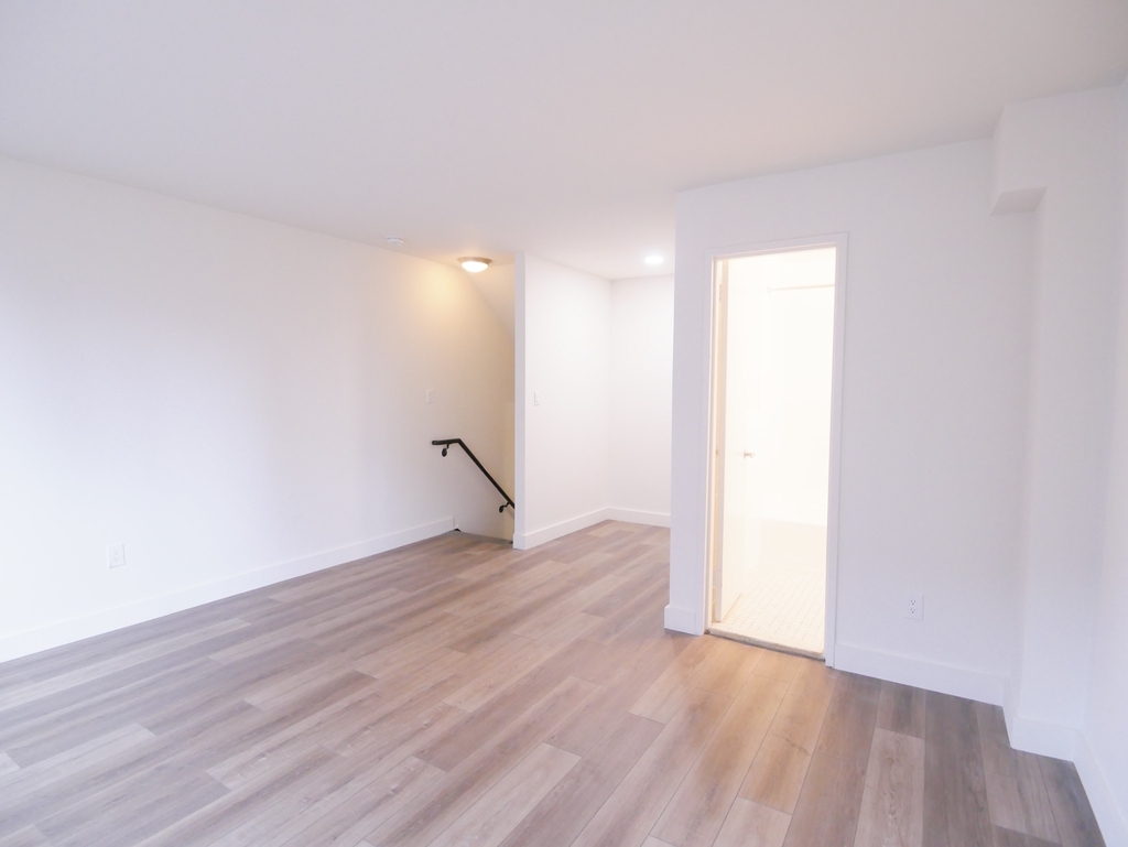 359 East 62nd Street - Photo 3