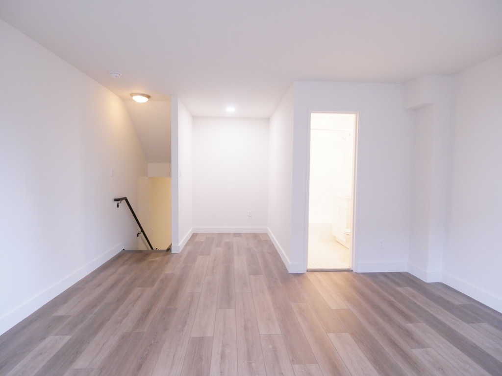 359 East 62nd Street - Photo 4