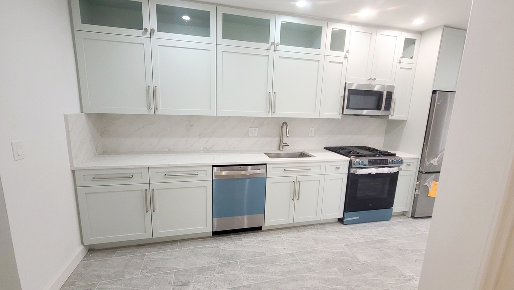 85-40 68th avenue - Photo 6
