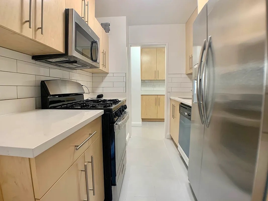 420 East 79th Street - Photo 2