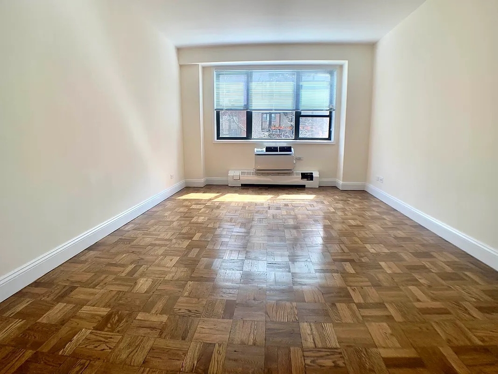420 East 79th Street - Photo 4
