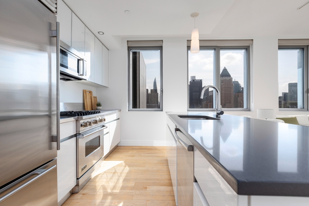554 West 54th Street - Photo 3