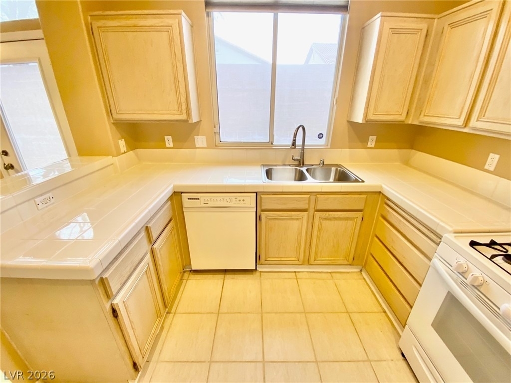 1605 Cimarron Crest Street - Photo 3