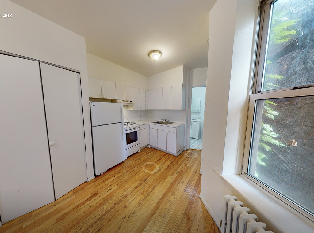 1435 First Avenue - Photo 3