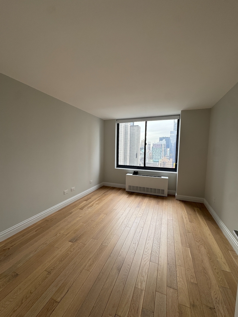 West 48th Street - Photo 7