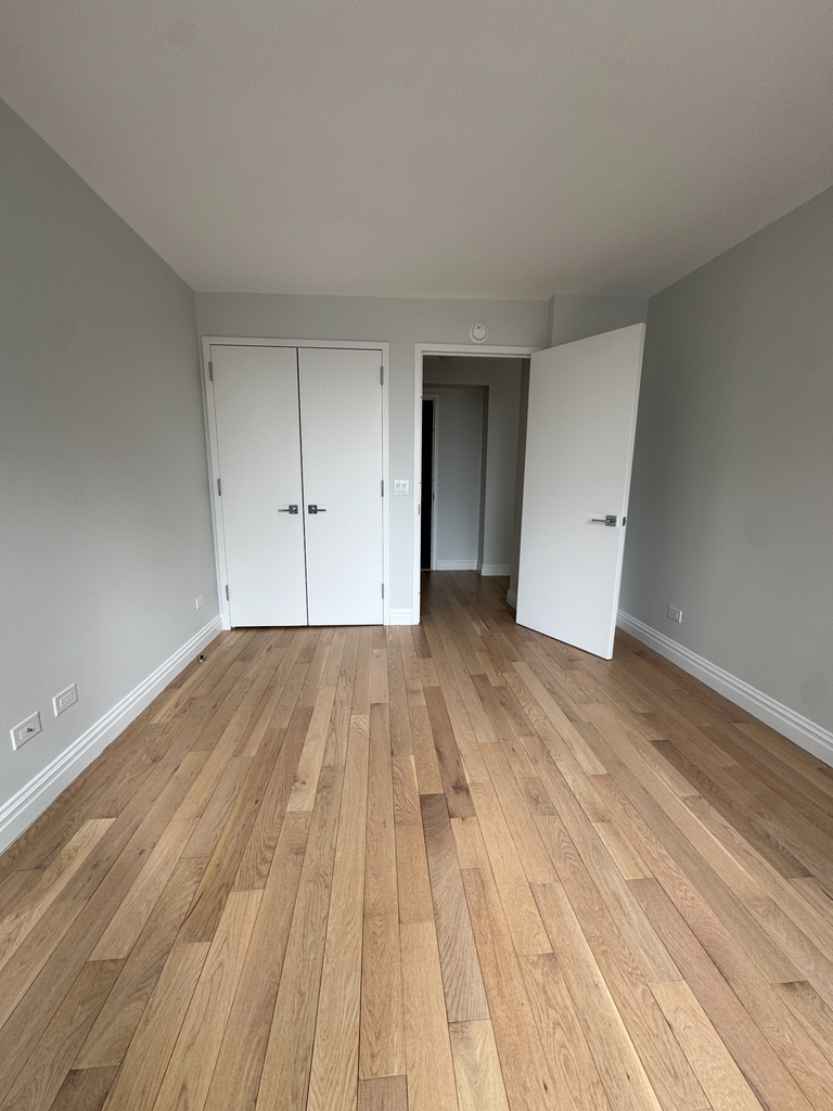 West 48th Street - Photo 12
