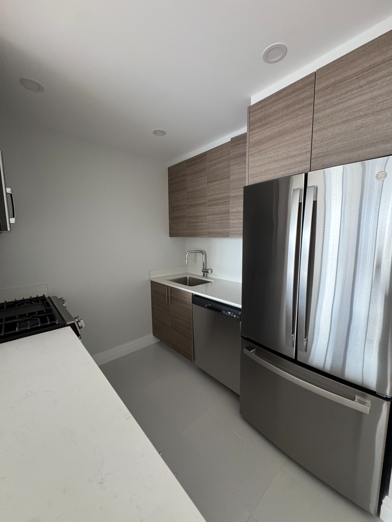 West 48th Street - Photo 9