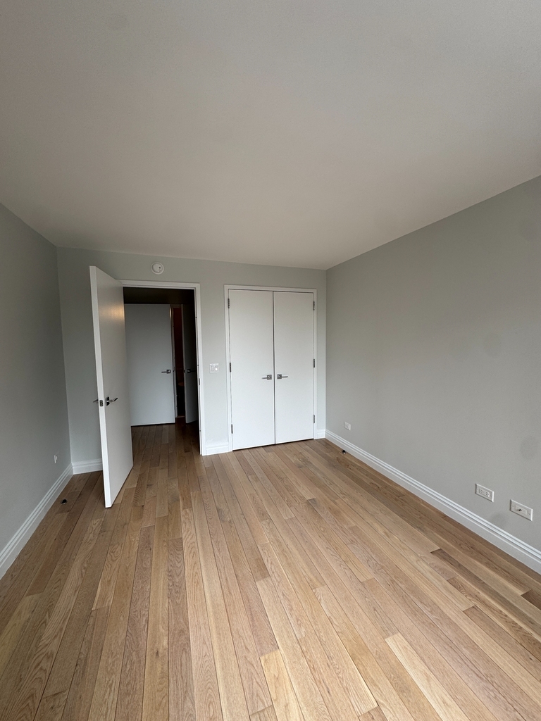 West 48th Street - Photo 8