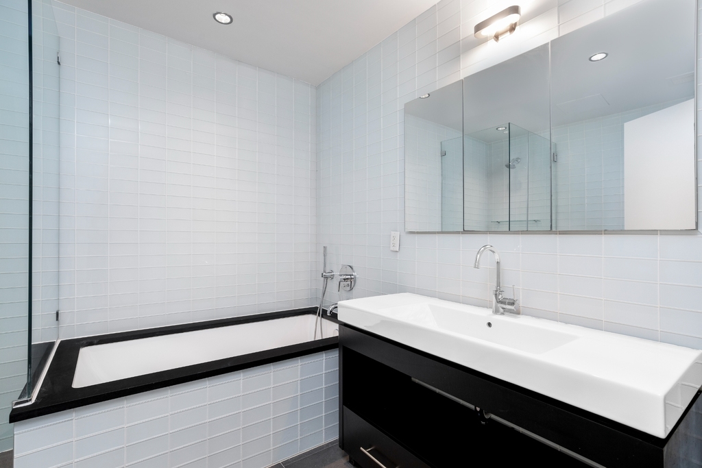 554 West 54th Street - Photo 12