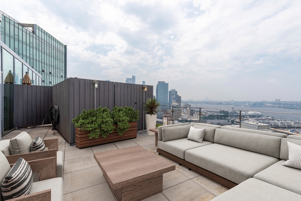 554 West 54th Street - Photo 2