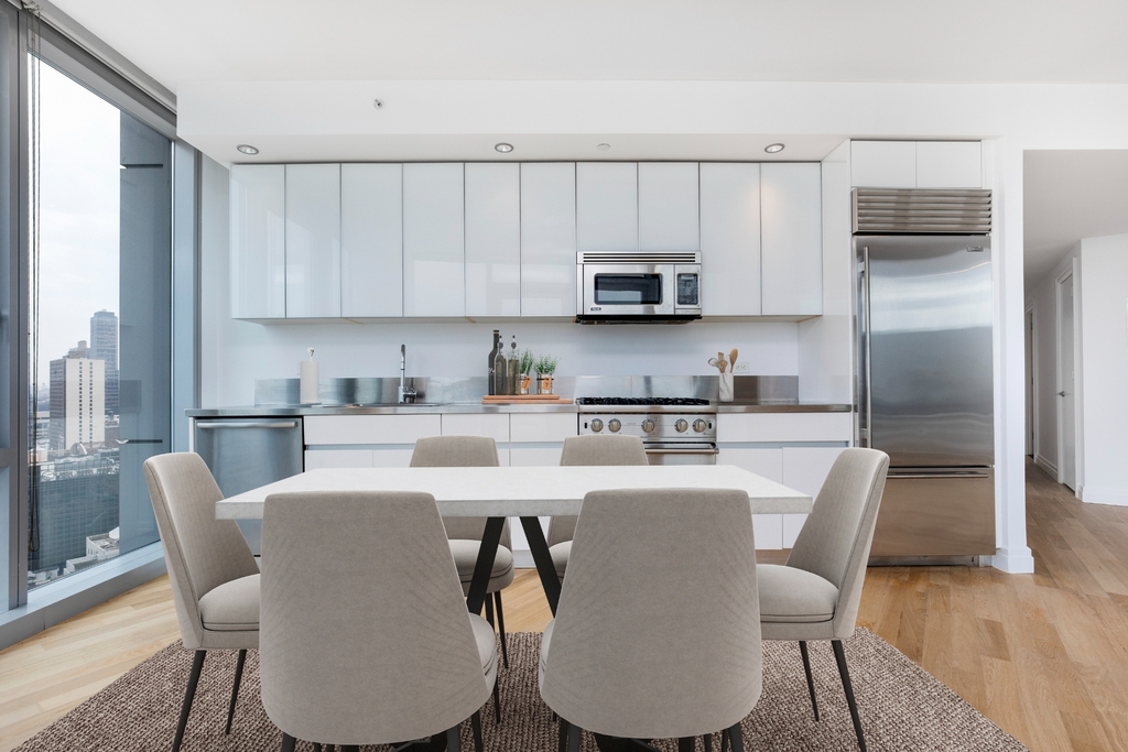 554 West 54th Street - Photo 8