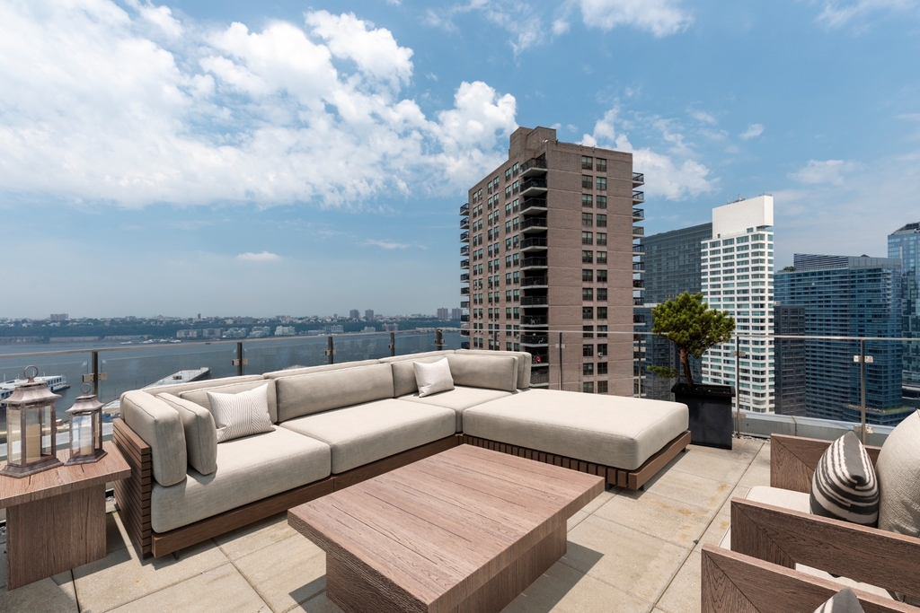 554 West 54th Street - Photo 1
