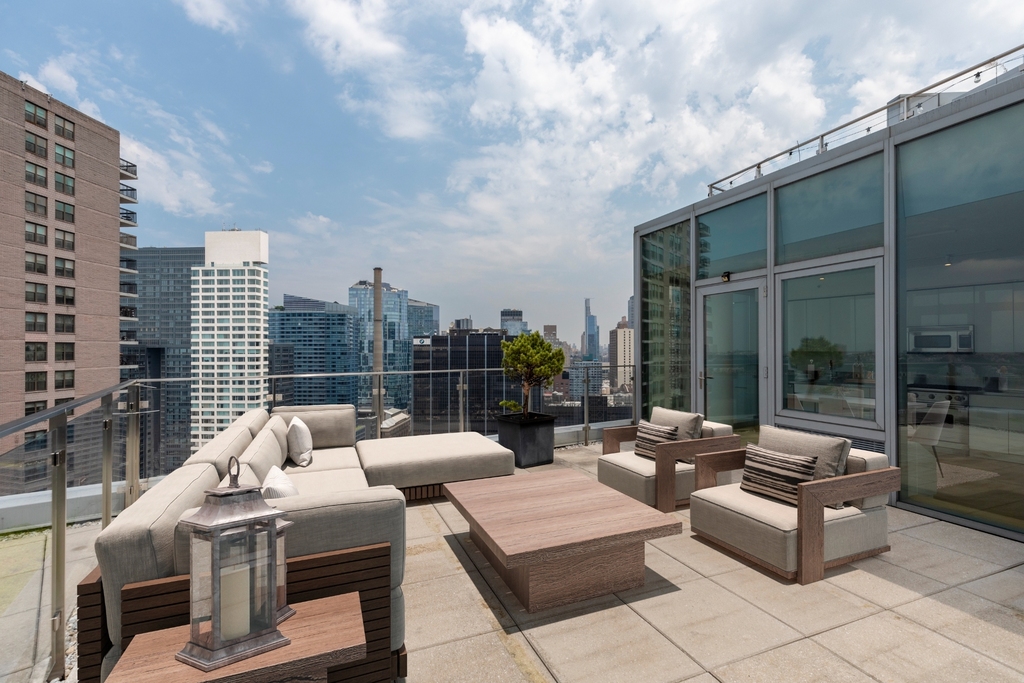 554 West 54th Street - Photo 3