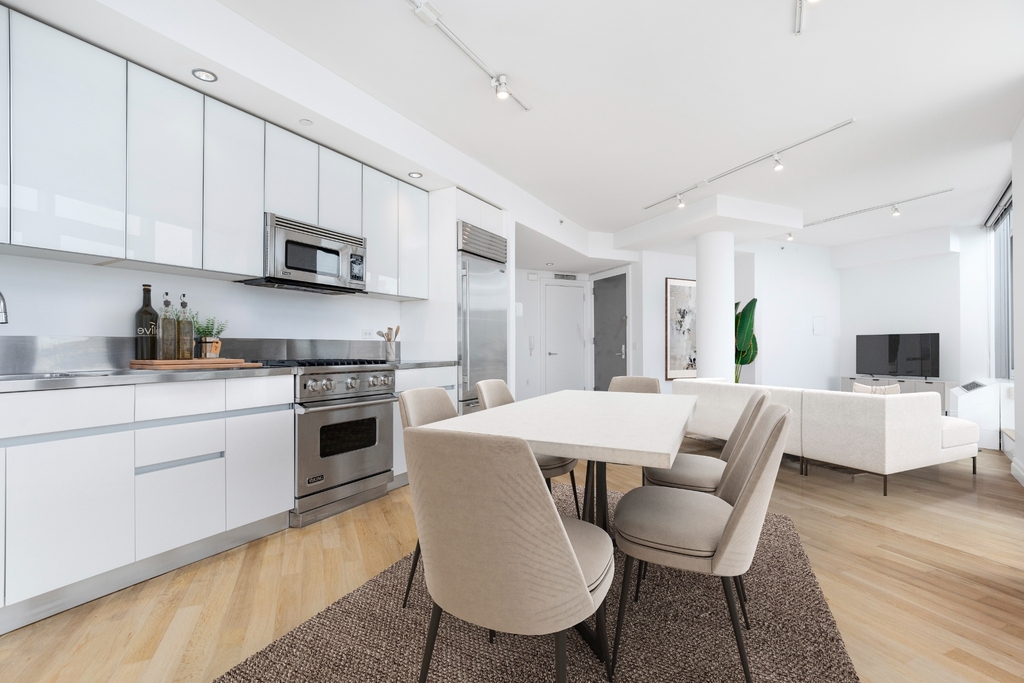 554 West 54th Street - Photo 9