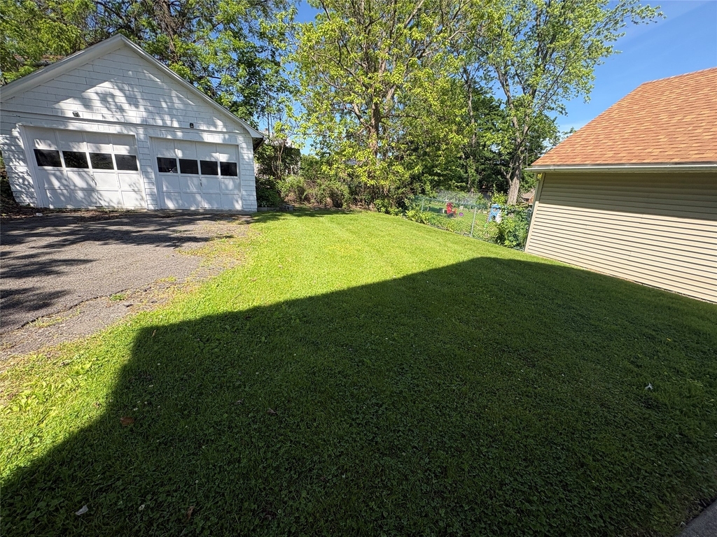 260 Ackley Ave - Photo 2