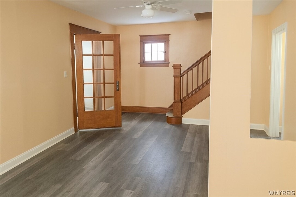 64 Montrose Avenue - Photo 2