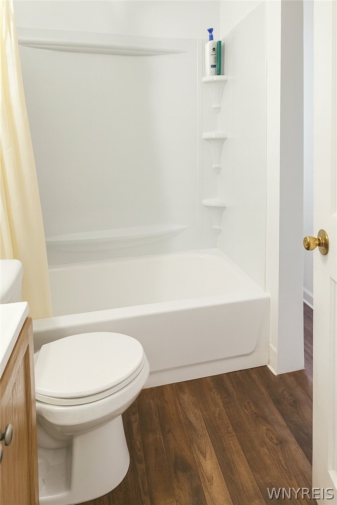 64 Montrose Avenue - Photo 14