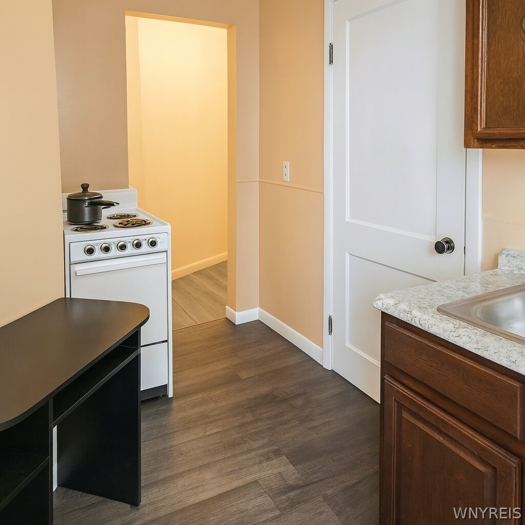 64 Montrose Avenue - Photo 4