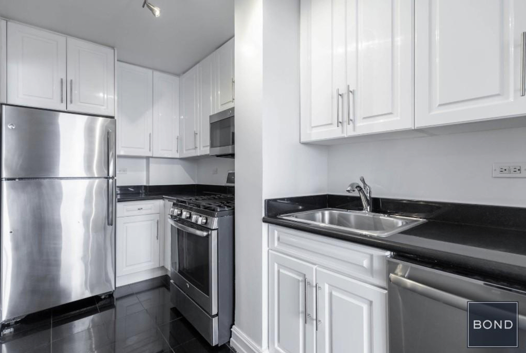 888 Eighth Avenue - Photo 7