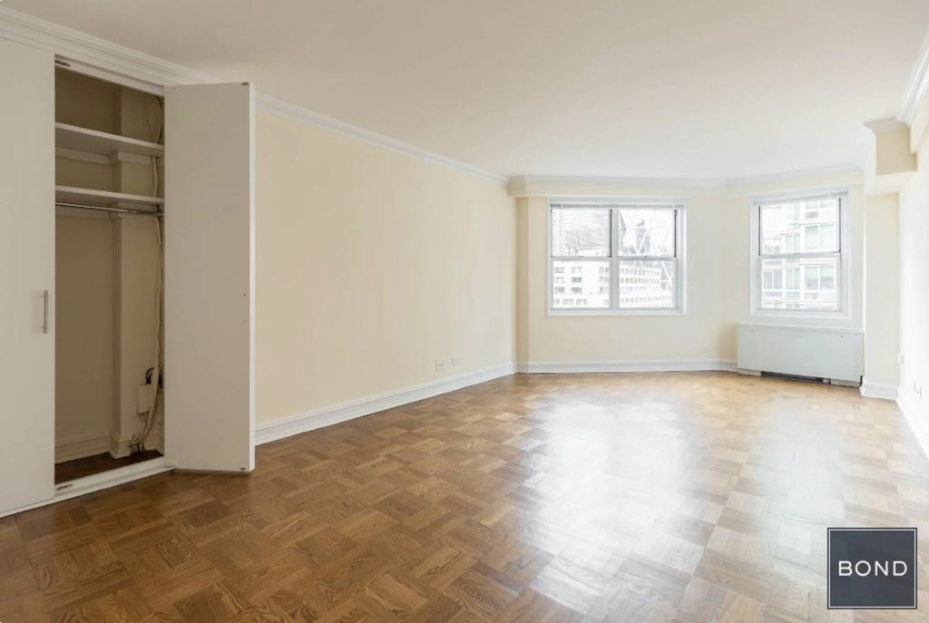 888 Eighth Avenue - Photo 4