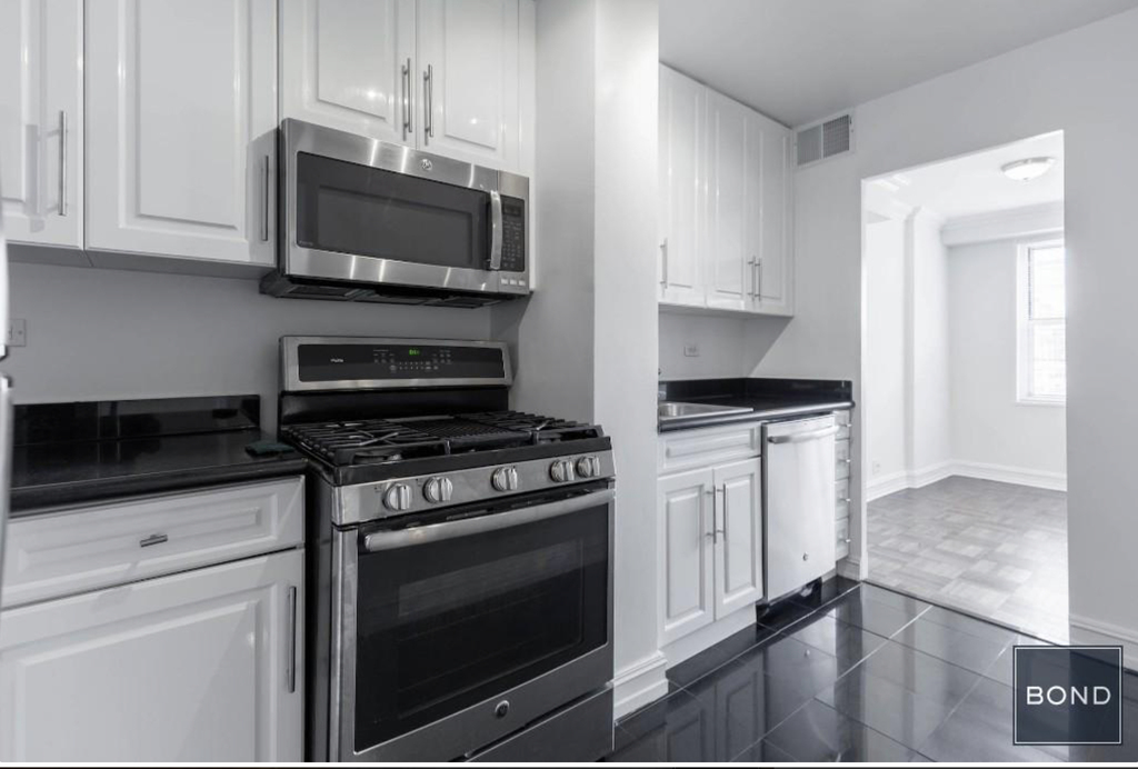 888 Eighth Avenue - Photo 8