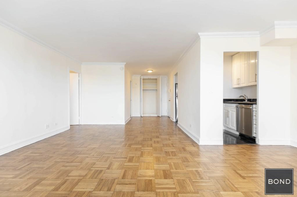 888 Eighth Avenue - Photo 3