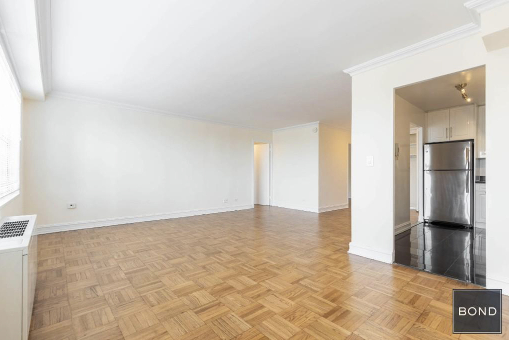 888 Eighth Avenue - Photo 2