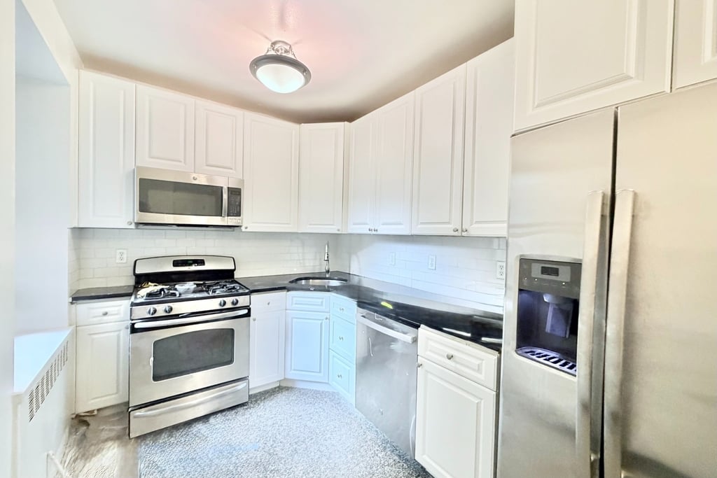 700 Fort Washington Avenue - Photo 0