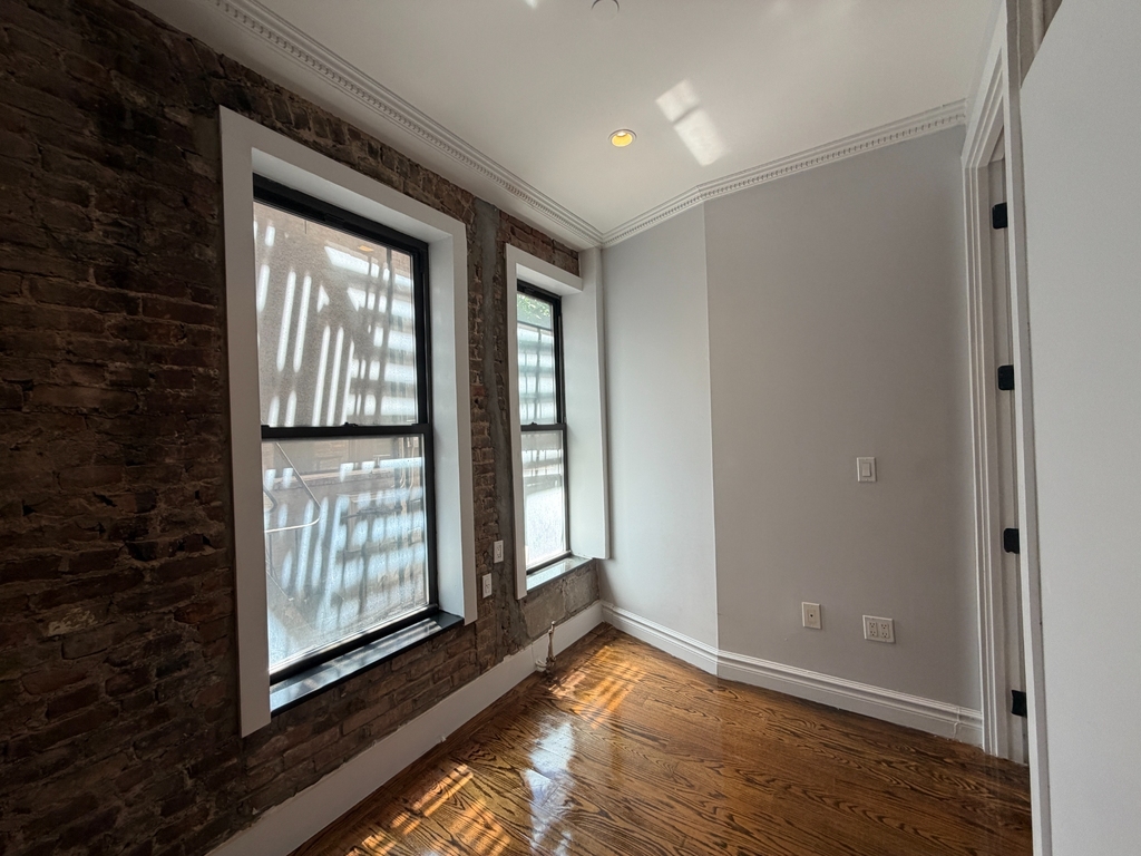 East 13th Street & 3rd Avenue - Photo 8