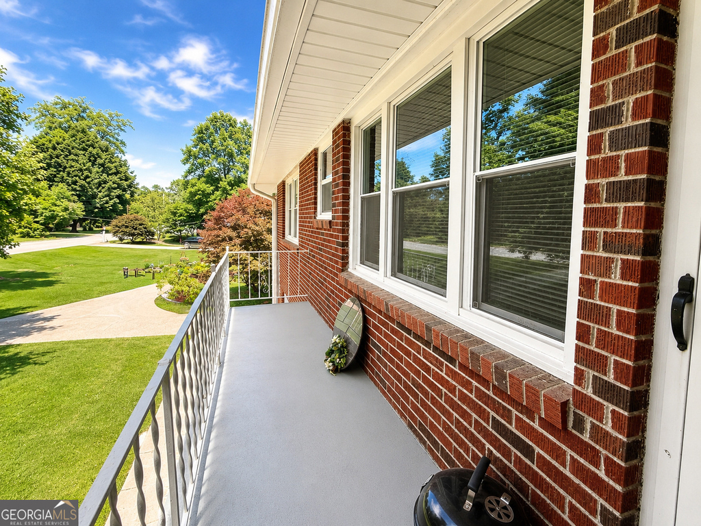 147 Burnside Street - Photo 2