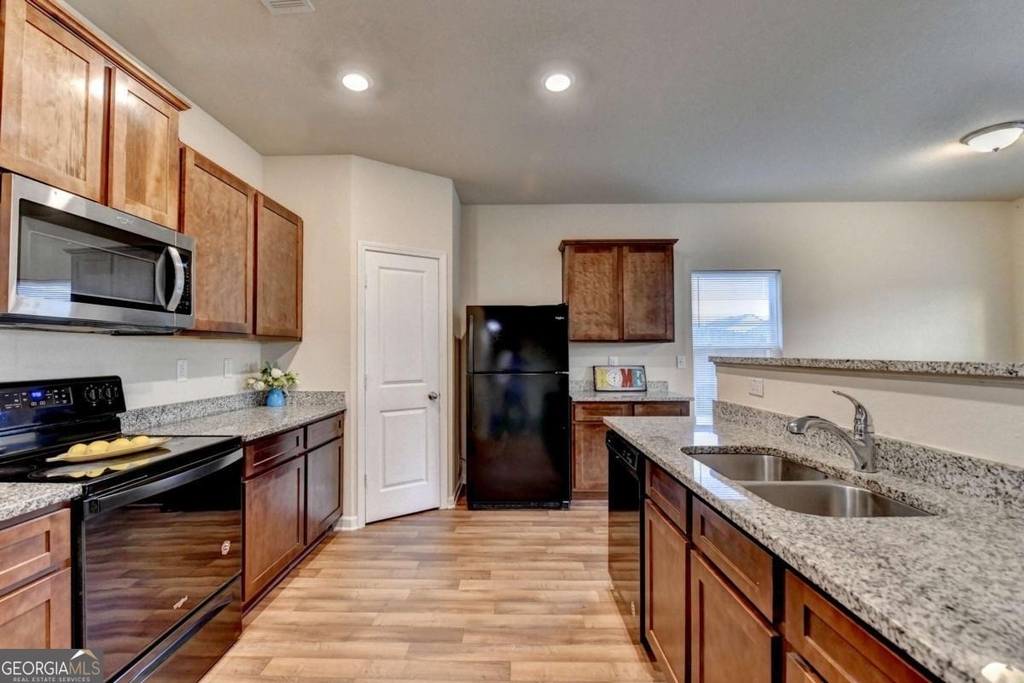 811 Independence Avenue - Photo 20