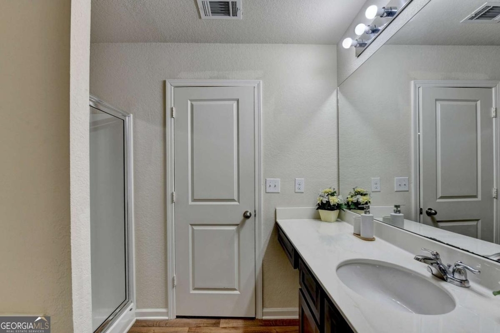 811 Independence Avenue - Photo 33