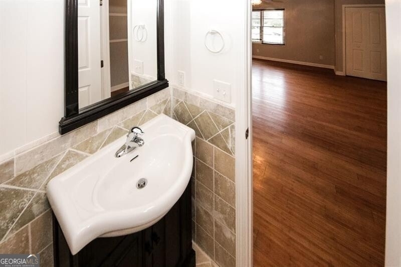 5075 Winters Chapel Road - Photo 11